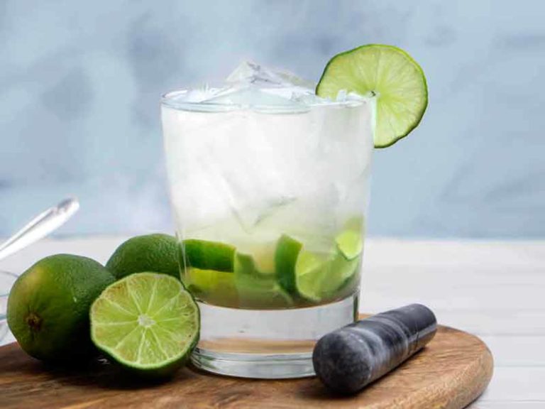 Cóctel Caipirinha o Caipiriña - Receta e Ingredientes - elCoctelero.com